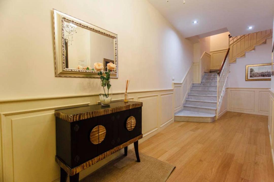 Duplex With Terrace- 5bd 3bth- Center Séville